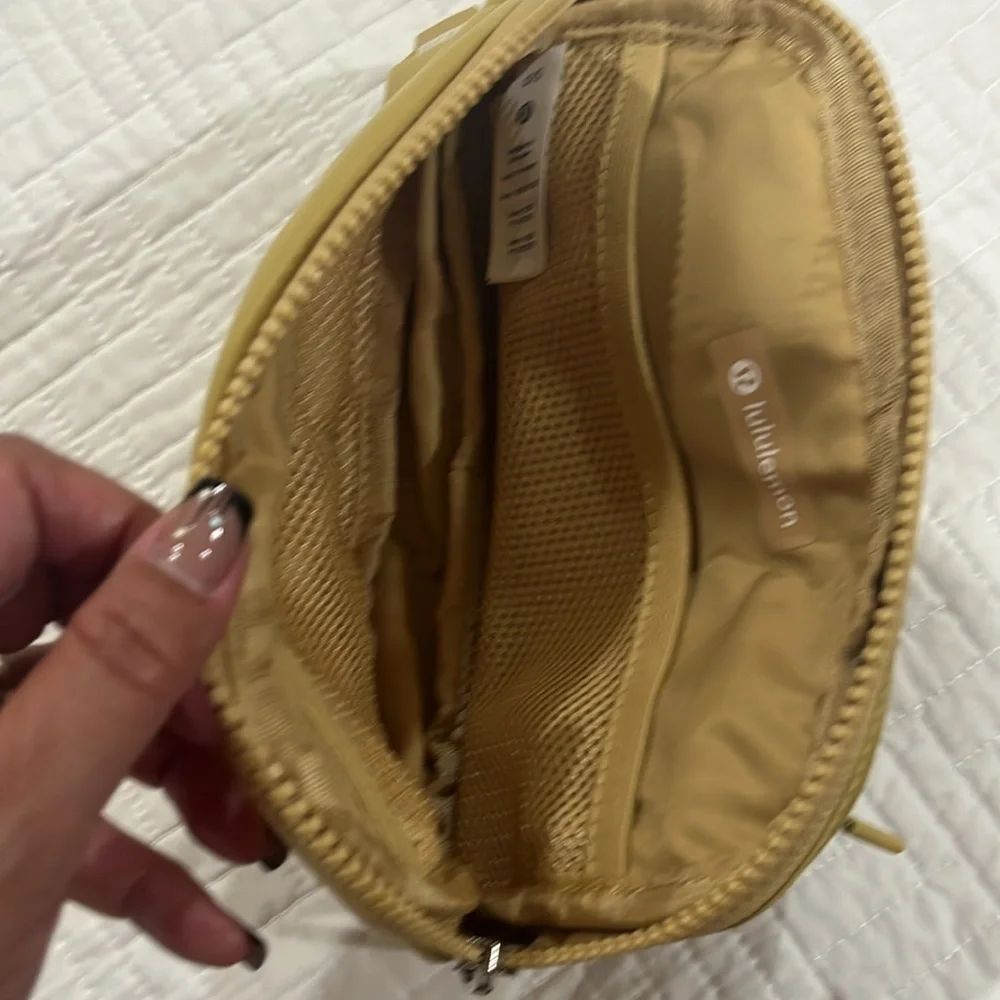 LULULEMON :: BELT BAG
